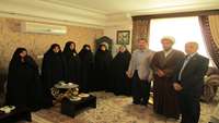ریاست مرکز به همراه جمعی از اعضای کانون بسیج بیمارستان امیرالمومنین(ع) با خانواده شهید خالصی دیدار کردند.