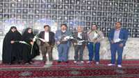 بسیجیان مرکز آموزشی پژوهشی درمانی امیرالمومنین (ع) به مناسبت یوم الله 22 بهمن مزار شهدا را گلباران کردند.